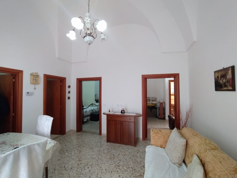 01/24 CASA INDIPENDENTE AL PIANO TERRA
