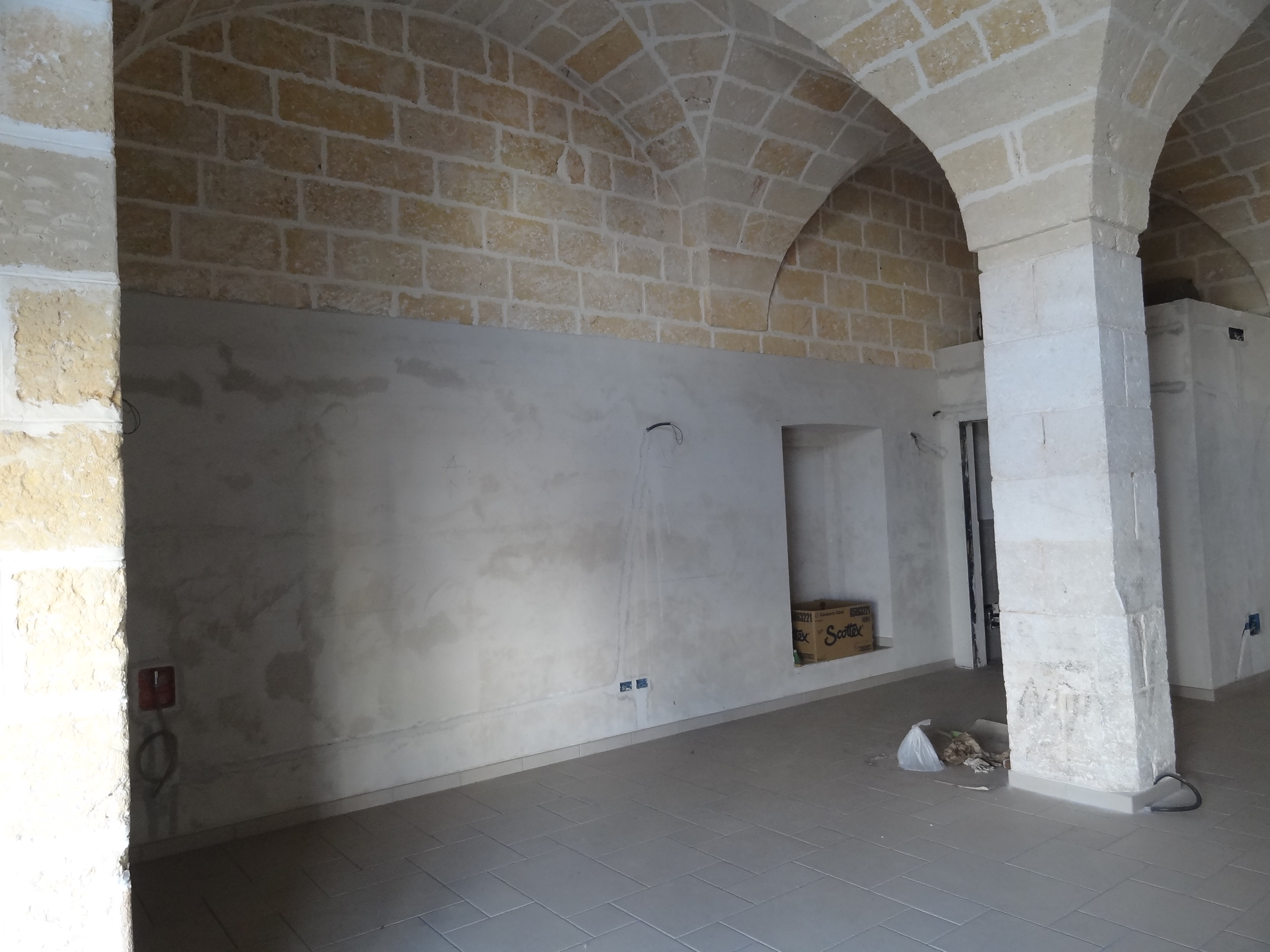 12/24  LOCALE IN PIETRA