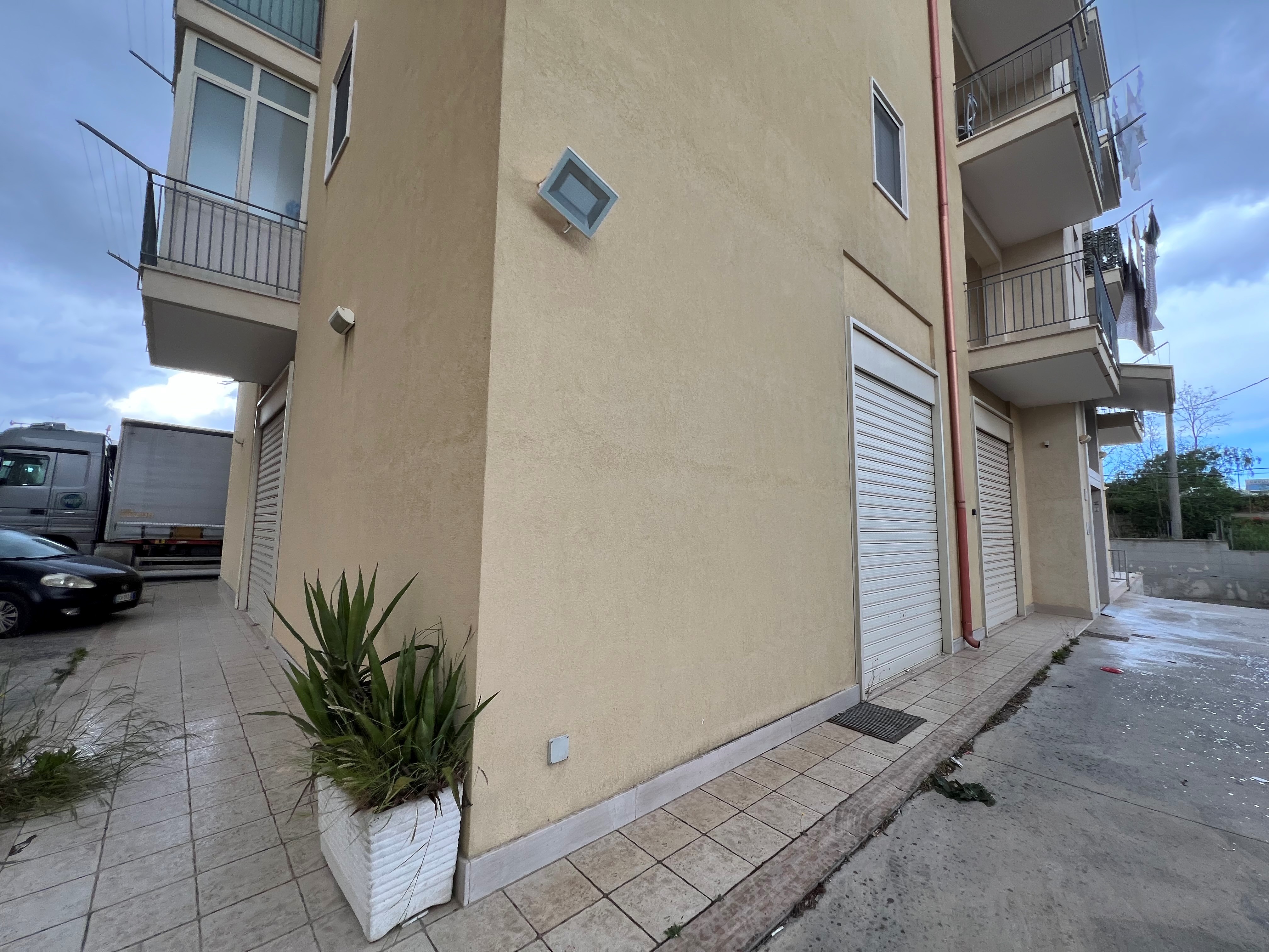 21/24 LOCALE DI 300MQ IN VENDITA