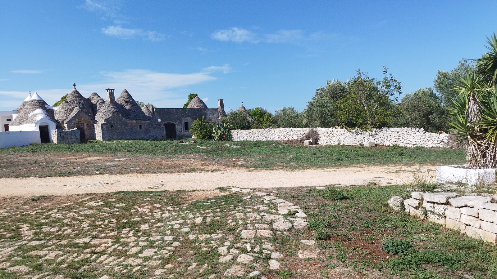49/24 TRULLI IN C.DA PERIGNO