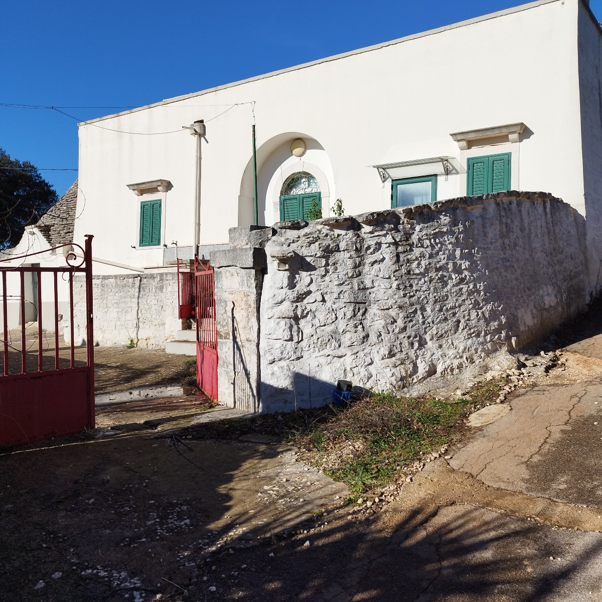 61/24 CASOLARE E TRULLI IN C.DA BARRATTA