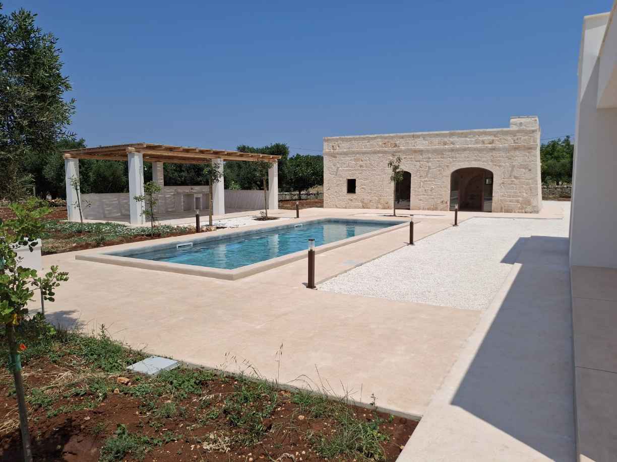 28/25 VILLA CON PISCINA